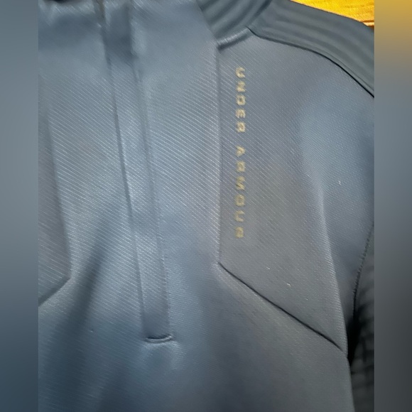 Men’s Golf Under Armour 1/4 Zip Cold Gear Pullover - Picture 2 of 5
